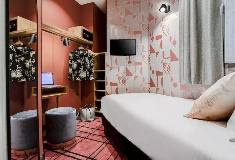 Habitación Estándar Individual, Republik