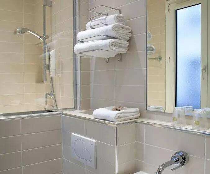 Cameră Triplă Superioară, Timhotel Invalides Eiffel