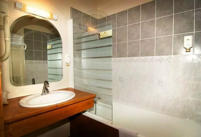 اتاق استاندارد سه نفره, Citotel Les Pres Du Rosay