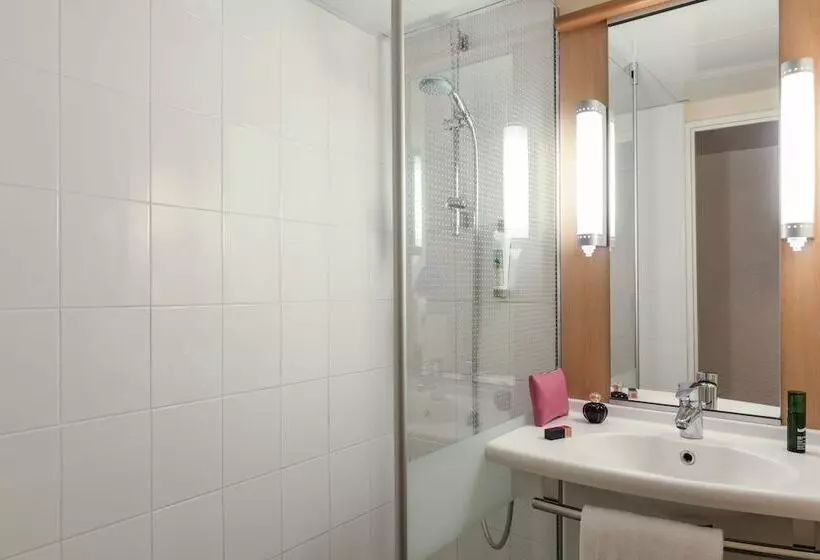 Habitació Triple Estàndard, B&b Hotel Lyon Eurexpo Bron