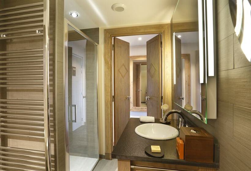 Полулюкс, Chalet Hôtel La Mainaz Restaurant & Resort