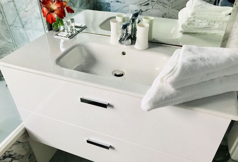 高级单人间, Festival