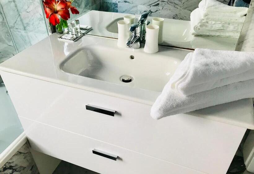 高级单人间, Festival