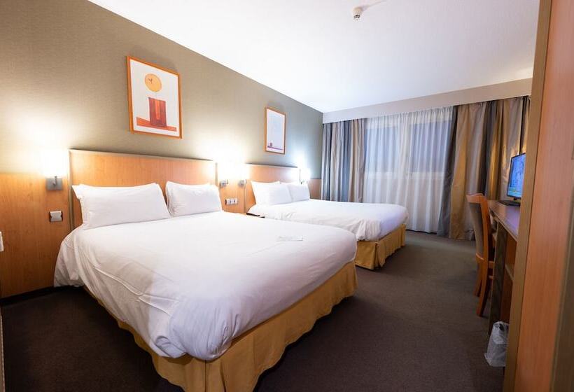 اتاق استاندارد با 2 تخت دوبل, Holiday Inn Calais Centre, An Ihg