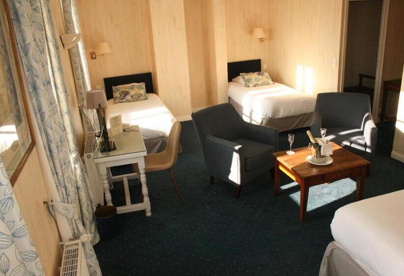 اتاق خانوادگی با چشمانداز باغ, Hôtel Le D Avaugour