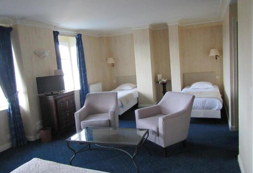 اتاق خانوادگی با چشمانداز باغ, Hôtel Le D Avaugour