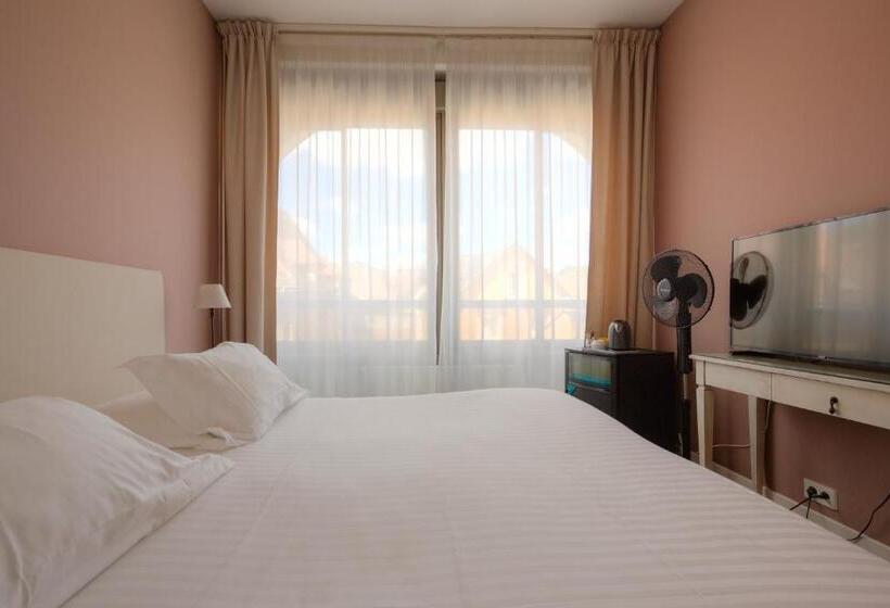 اتاق استاندارد بدون تهویه هوا, Le Renoir