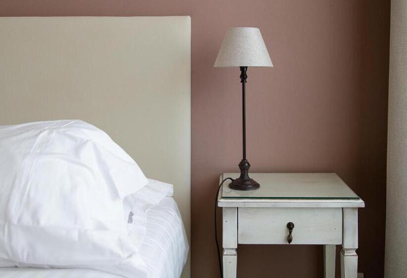 اتاق استاندارد بدون تهویه هوا, Le Renoir