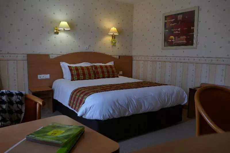 コンフォートルーム, Logis Hotels Le Champalud Restaurant La Citadelle