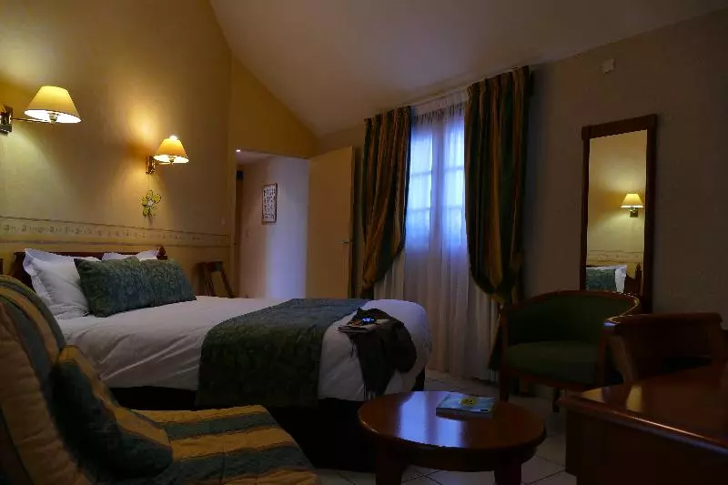 コンフォートルーム, Logis Hotels Le Champalud Restaurant La Citadelle