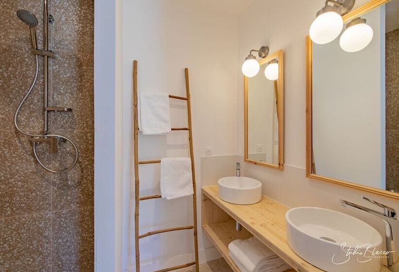 חדר סופריור, Moulin De La Roque