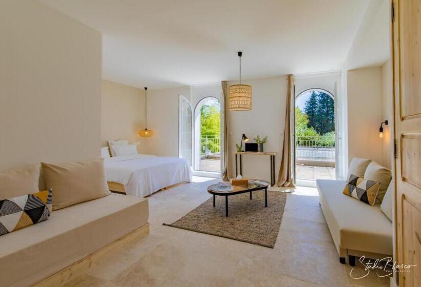 חדר סופריור, Moulin De La Roque