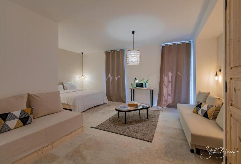 חדר סופריור, Moulin De La Roque