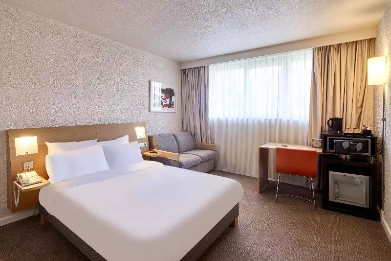 اتاق استاندارد, B&b Hotel Cergy Port 4 étoiles