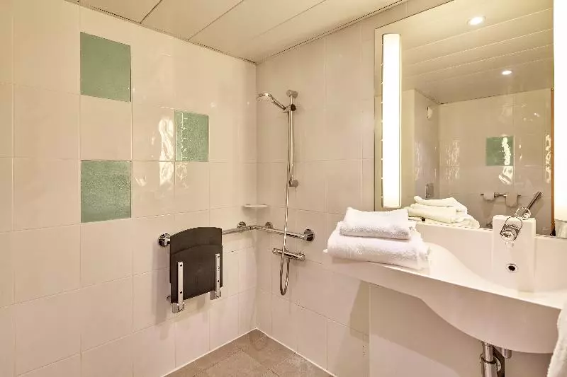 اتاق استاندارد, B&b Hotel Cergy Port 4 étoiles