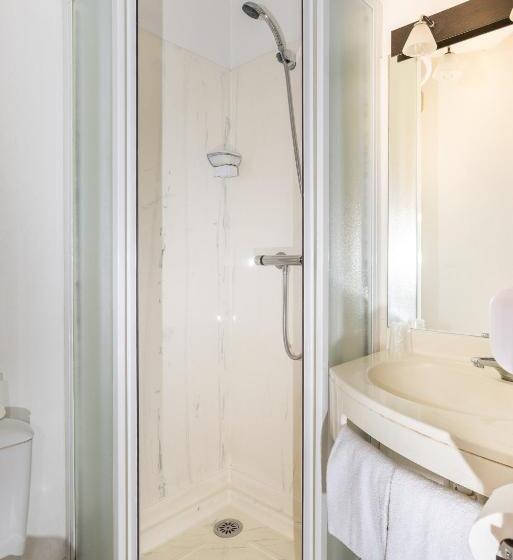 Номер Стандарт Трехместный, Brit Hotel Chambery