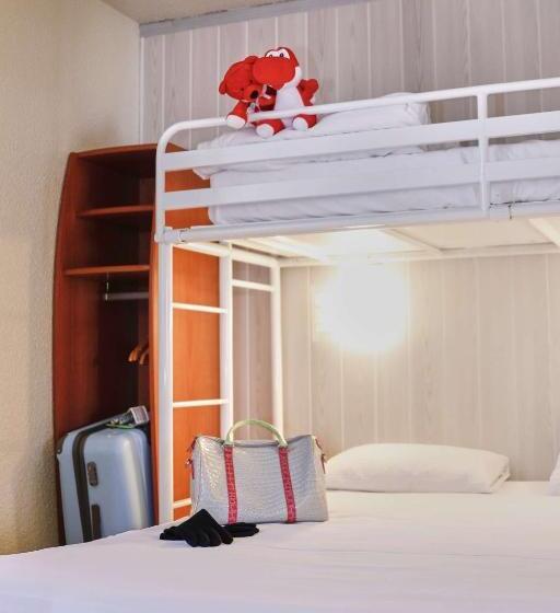 Номер Стандарт Трехместный, Brit Hotel Chambery