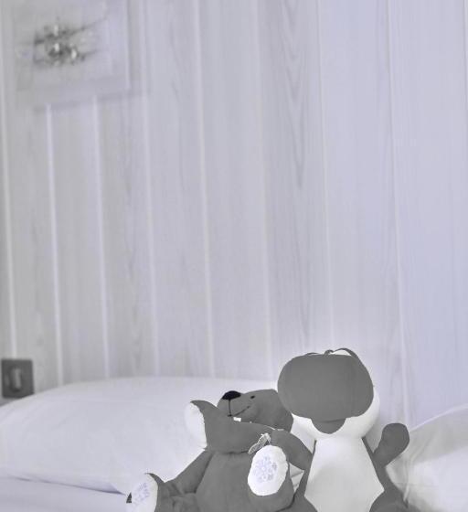 Семейный Номер, Brit Hotel Chambery