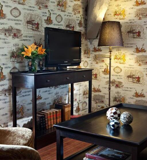 주니어 스위트, Château De Lalande   Teritoria   Périgueux