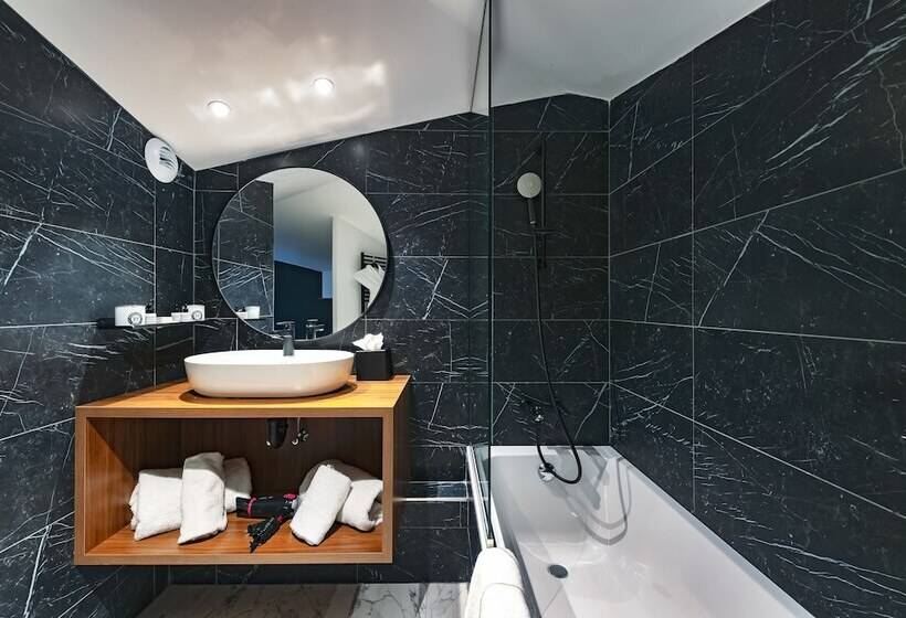 غرفة عائلية, Fahrenheit Seven Courchevel