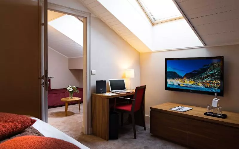 اتاق اجرایی, Experimental Chalet Val D’isère