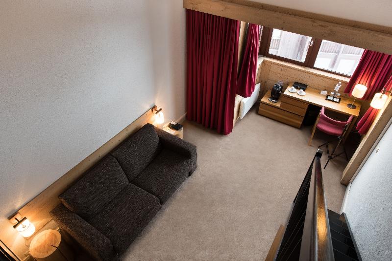اتاق اجرایی, Experimental Chalet Val D’isère