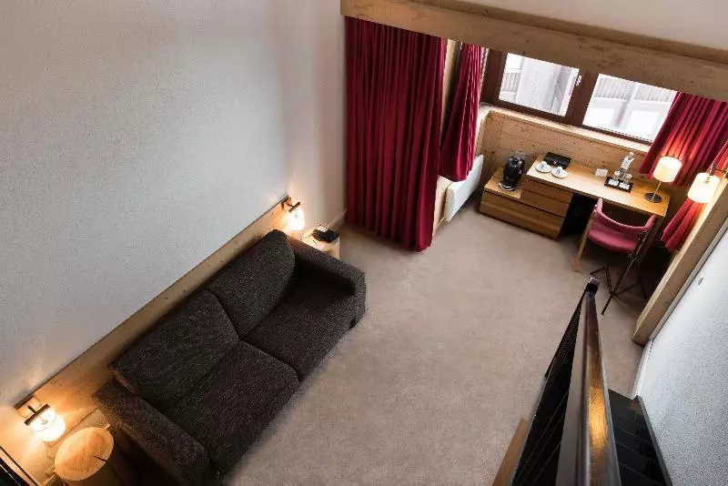 اتاق اجرایی, Experimental Chalet Val D’isère