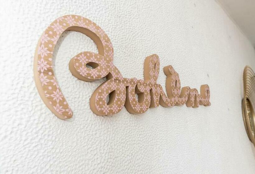 コンフォートルーム, La Bohème