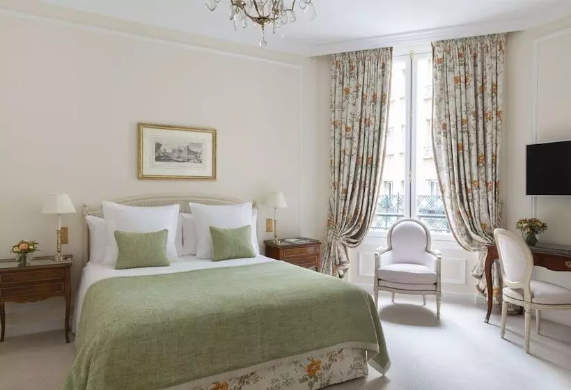 Chambre Supérieure, Le Bristol Paris, Oetker Hotels