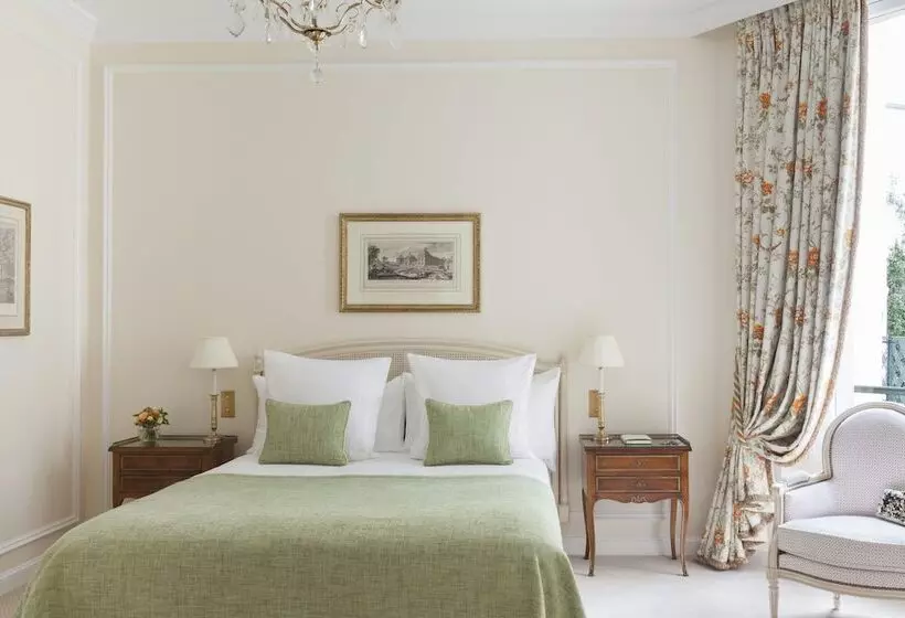 Chambre Supérieure, Le Bristol Paris, Oetker Hotels