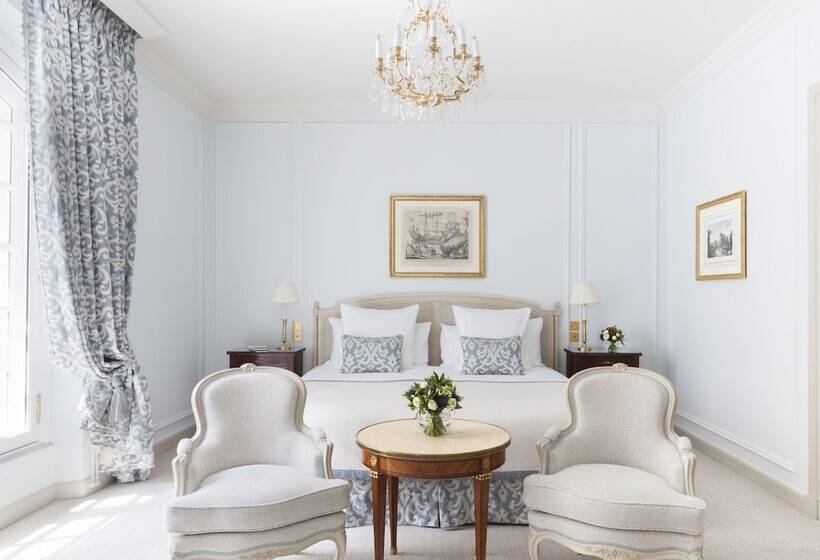Chambre Deluxe, Le Bristol Paris  An Oetker Collection