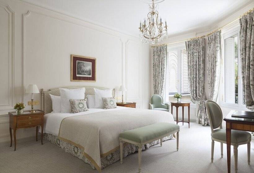 Chambre Deluxe, Le Bristol Paris  An Oetker Collection