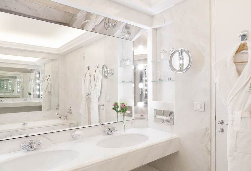 Chambre Deluxe, Le Bristol Paris  An Oetker Collection