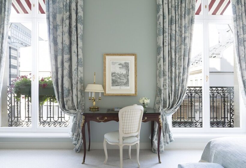 Junior Suite, Le Bristol Paris  An Oetker Collection