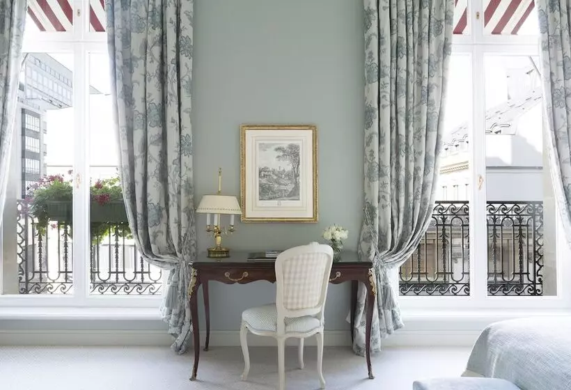 ジュニアスイート, Le Bristol Paris  An Oetker Collection