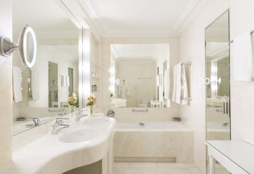 Junior Suite, Le Bristol Paris  An Oetker Collection