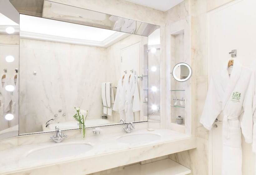 Suite Deluxe, Le Bristol Paris  An Oetker Collection