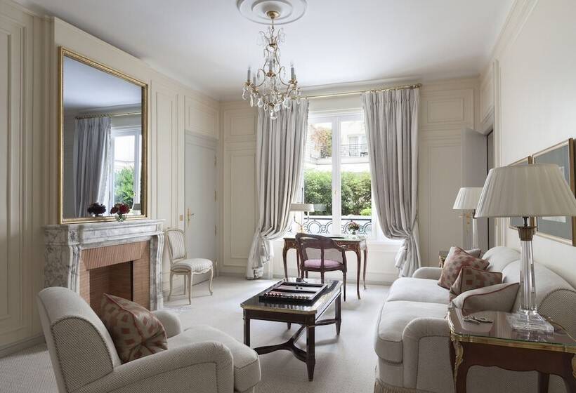 Suite Deluxe, Le Bristol Paris  An Oetker Collection