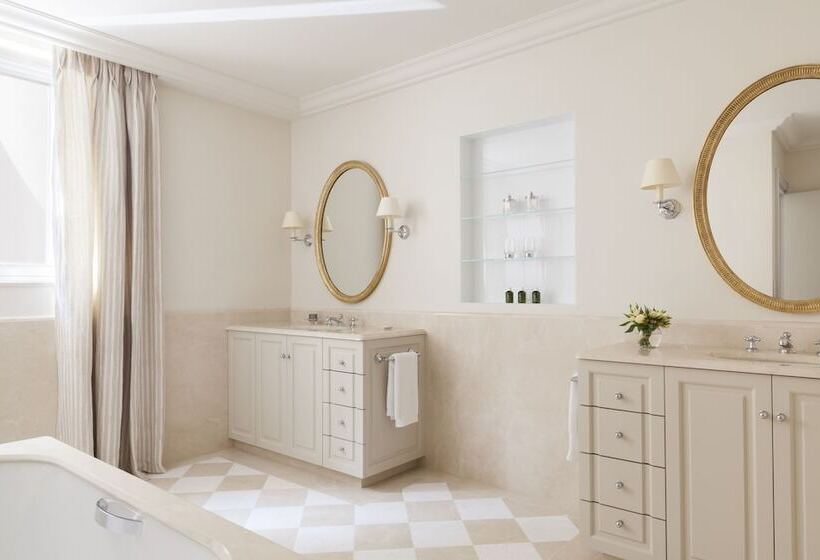 Suite Deluxe, Le Bristol Paris  An Oetker Collection