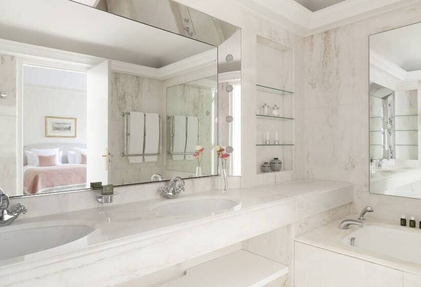 Chambre Deluxe, Le Bristol Paris  An Oetker Collection