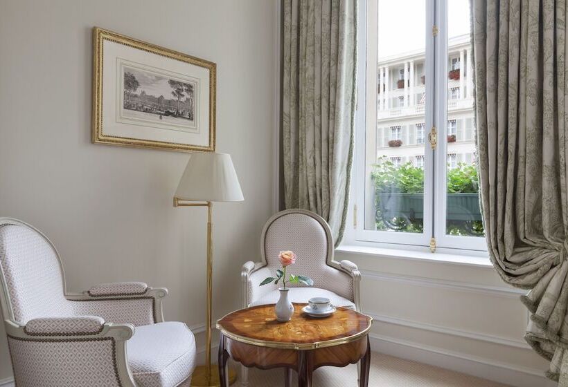 Chambre Deluxe, Le Bristol Paris  An Oetker Collection