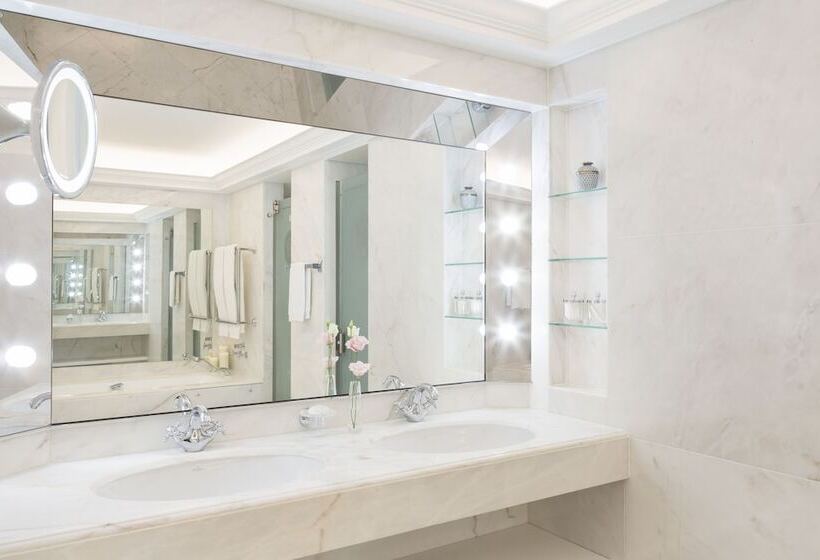 Junior Suite Deluxe, Le Bristol Paris  An Oetker Collection