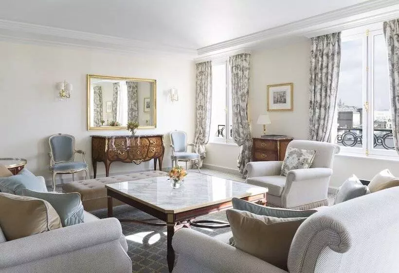 景色の見えるスイートルーム, Le Bristol Paris  An Oetker Collection