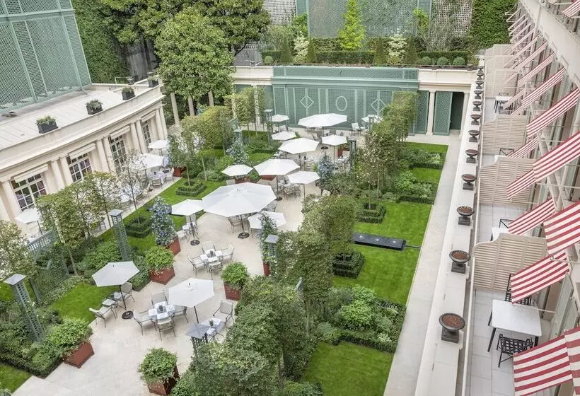 Chambre Deluxe avec Balcon, Le Bristol Paris, Oetker Hotels