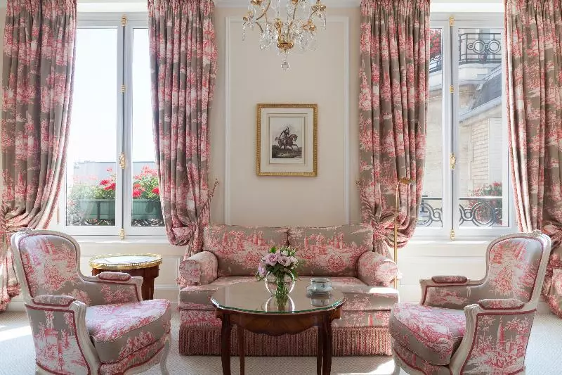 庭の見えるジュニアスイート, Le Bristol Paris  An Oetker Collection