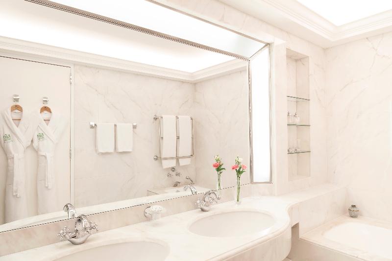 Chambre Prestige, Le Bristol Paris  An Oetker Collection