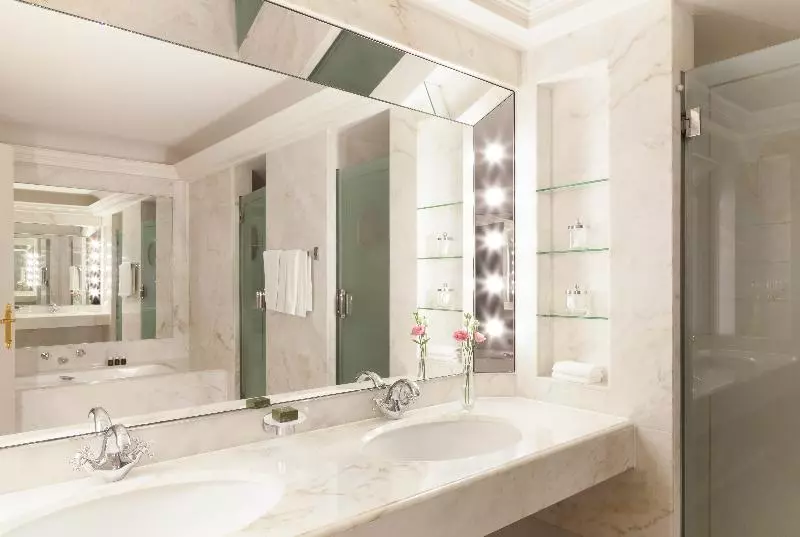ガーデンビューデラックスルーム, Le Bristol Paris  An Oetker Collection