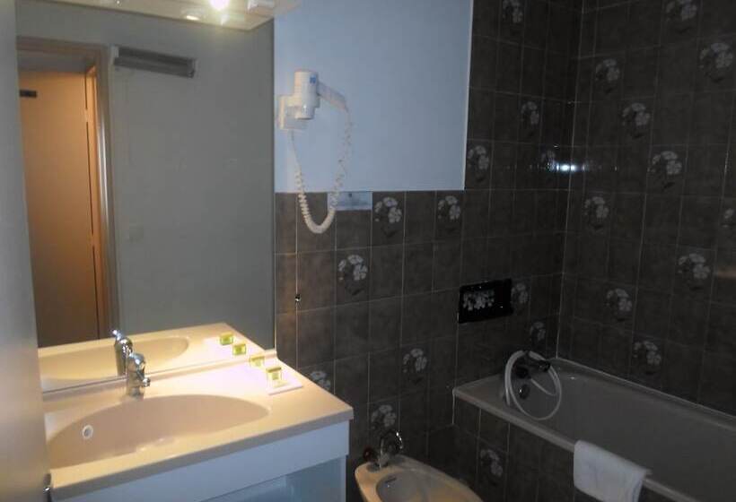 스탠다드 트리플 룸, Le Catinat Fleuri