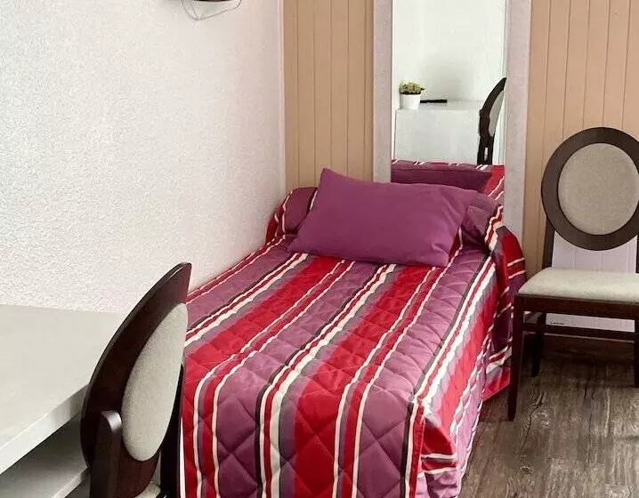Standard Kolmen Hengen Huone, Le Catinat Fleuri