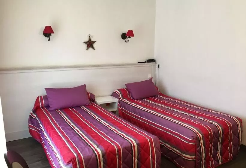 Standard Kolmen Hengen Huone, Le Catinat Fleuri